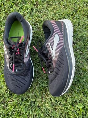 Brooks Women's Black Sneakers with Pink Accents
